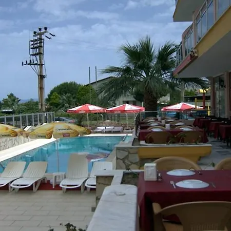 Kalamaki Beach מלון 3*